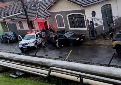 Motorista n&atilde;o tinha habilita&ccedil;&atilde;o e ve&iacute;culo com licenciamento atrasado foi recolhido ao Detran