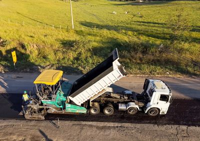 Locais em obras podem ter opera&ccedil;&atilde;o Pare e Siga e m&aacute;quinas e equipes na pista&nbsp;
