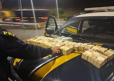 Apreens&atilde;o foi no Sul de Minas. Condutor disse que o dinheiro estava relacionado &agrave; atividade pol&iacute;tica&nbsp;