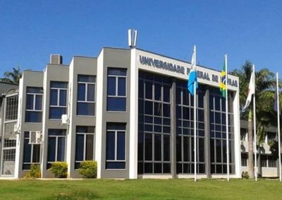 Aluna de Zootecnia da UFLA, de 22 anos, ficou presa ao equipamento e seu bra&ccedil;o foi triturado