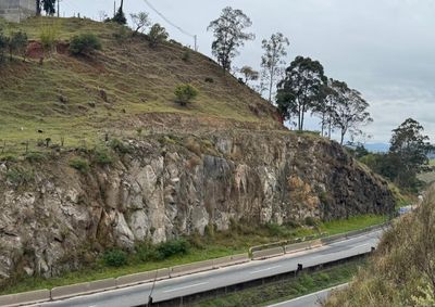 Obras seguem at&eacute; dezembro. Vai ter interdi&ccedil;&atilde;o total de uma hora durante fragmenta&ccedil;&atilde;o de rochas