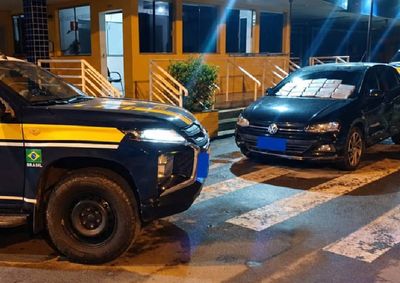 Homem tentou fugir ao perceber a abordagem policial, mas foi contido e levado &agrave; Delegacia