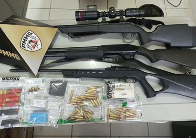 Ca&ccedil;adores ilegais portavam espingarda de calibre grosso, rifle e fuzil com luneta telesc&oacute;pica&nbsp;