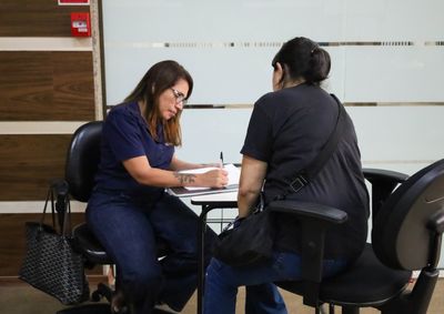 Destaques para operador de caixa, a&ccedil;ougueiro e auxiliar de log&iacute;stica