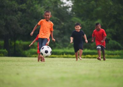 Especialista destaca que o esporte contribui para o desenvolvimento f&iacute;sico, mental e social de crian&ccedil;as e adolescentes
