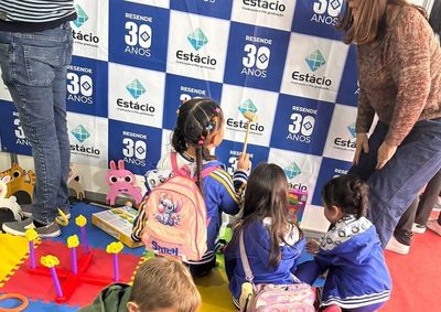Colaborador do campus Resende far&aacute; distribui&ccedil;&atilde;o gratuita de gibis de sua autoria