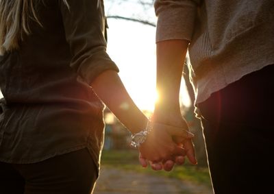 Psic&oacute;logo analisa o comportamento dos jovens na busca por rela&ccedil;&otilde;es baseadas em confian&ccedil;a e conex&atilde;o emocional