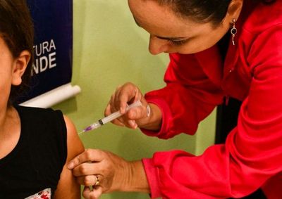 Crian&ccedil;as de 4 anos voltar&atilde;o a receber a segunda dose de refor&ccedil;o da vacina contra a doen&ccedil;a