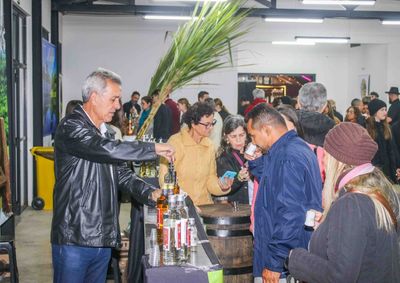 Evento gratuito ter&aacute; atra&ccedil;&otilde;es musicais, exposi&ccedil;&atilde;o de produtores, oficina de drinks e gastronomia