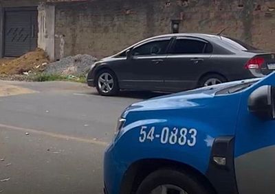 Suspeito do crime foi preso momentos depois com uma pistola, muni&ccedil;&otilde;es e drogas. 