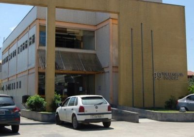 Crime aconteceu no bairro Campos Alegre. Segundo testemunhas, autor dos disparos estava na garupa de uma moto.