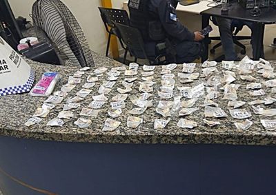 A&ccedil;&atilde;o aconteceu no bairro Vila Pinheiro. Criminosos conseguiram fugir por uma &aacute;rea de mata