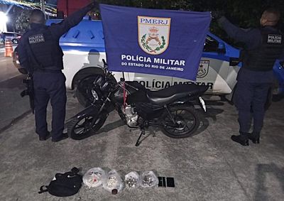 Um dos presos possui anota&ccedil;&otilde;es criminais por homic&iacute;dio, les&atilde;o corporal, posse e uso de drogas, viol&ecirc;ncia dom&eacute;stica, recepta&ccedil;&atilde;o, tr&aacute;fico de drogas e amea&ccedil;a