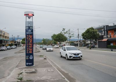 Empresa de tecnologia instala 20 equipamentos em pontos estrat&eacute;gicos na cidade. Entorno de escolas ganhou aten&ccedil;&atilde;o especial
