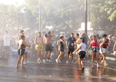 Evento reuniu milhares de foli&otilde;es e movimentou a cidade durante quatro dias de festa