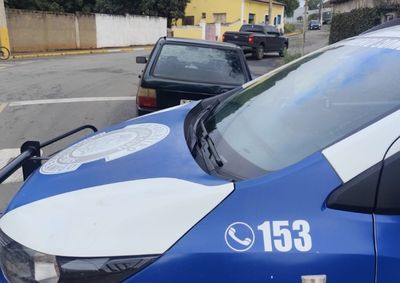 Fiat Uno havia sido levado durante a madrugada no bairro Santo Ant&ocirc;nio; celular e aparelho de som foram apreendidos para per&iacute;cia.