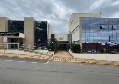 Sess&otilde;es ordin&aacute;rias ficam suspensas durante o m&ecirc;s de julho e ser&atilde;o retomadas no dia 3 de agosto; servi&ccedil;os administrativos e gabinetes continuam funcionando.