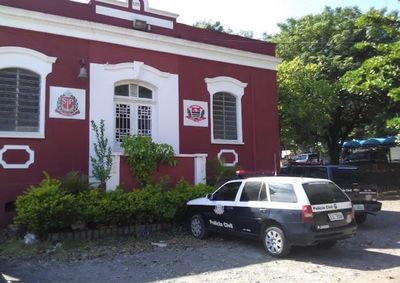 A&ccedil;&atilde;o da Pol&iacute;cia Civil apreendeu maconha, coca&iacute;na, dinheiro e celulares durante opera&ccedil;&atilde;o realizada ao lado de unidade escolar em Rio das Pedras.