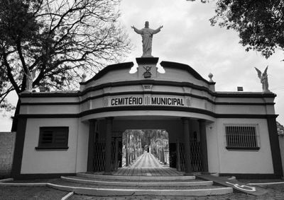 Confira o local do vel&oacute;rio e hor&aacute;rio do sepultamento.
