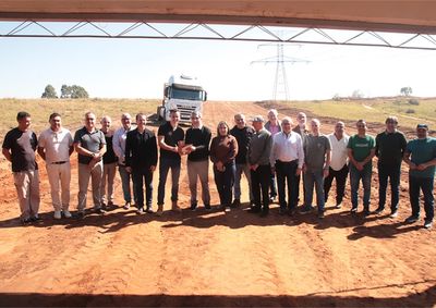 Obra assinada no anivers&aacute;rio da cidade criar&aacute; novo acesso entre bairros, impulsionar&aacute; moradias e facilitar&aacute; o tr&acirc;nsito para milhares de moradores.