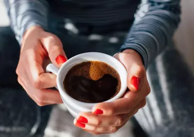 A cafe&iacute;na pode permanecer no organismo por v&aacute;rias horas, e o hor&aacute;rio do &uacute;ltimo cafezinho pode fazer diferen&ccedil;a na hora de dormir.