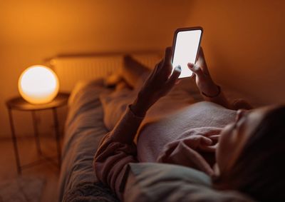 Aquela pausa de &ldquo;cinco minutinhos&rdquo; pode acabar virando meia hora de tela. Especialistas apontam que descansar tamb&eacute;m significa dar um tempo para a mente.