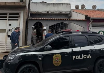 Pol&iacute;cia Civil encontrou alojamento com condi&ccedil;&otilde;es prec&aacute;rias de habita&ccedil;&atilde;o e apura den&uacute;ncias envolvendo jornada de trabalho, alimenta&ccedil;&atilde;o e descontos salariais
