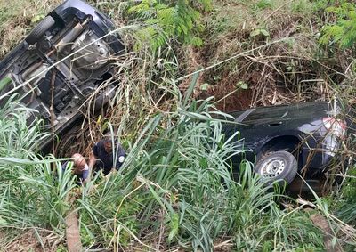 Ve&iacute;culo havia sido furtado em julho, em Piracicaba, e precisou ser retirado do local com aux&iacute;lio de um trator da Prefeitura.