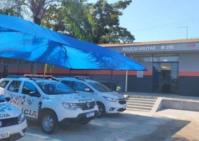Homem foi abordado durante patrulhamento no local e permaneceu preso ap&oacute;s a confirma&ccedil;&atilde;o de um mandado de pris&atilde;o.