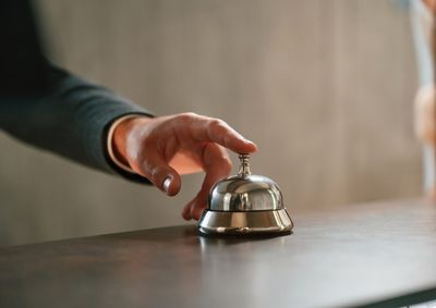 Regulamenta&ccedil;&atilde;o das normas de entrada (check-in) e sa&iacute;da (check-out); de limpeza das acomoda&ccedil;&otilde;es e de registro de h&oacute;spedes busca padroniza&ccedil;&atilde;o