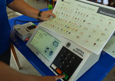 Atendimento pode ser feito nos cart&oacute;rios eleitorais ou no site do TSE