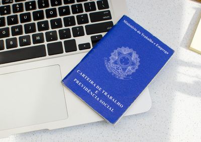&Eacute; necess&aacute;rio que os interessados compare&ccedil;am presencialmente na ag&ecirc;ncia tendo em m&atilde;os os documentos pessoais da Carteira de Trabalho, RG e CPF