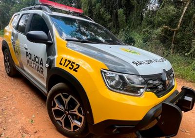 Ap&oacute;s den&uacute;ncia de tiros em frente a uma resid&ecirc;ncia, equipes realizaram buscas, mas o autor deixou o local antes da chegada da PM