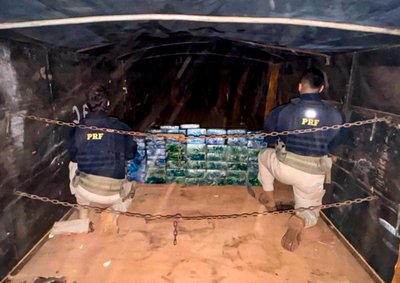 Droga estava distribu&iacute;da por toda a extens&atilde;o do semirreboque; motorista foi preso em flagrante
