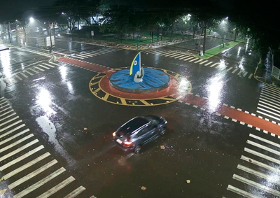 Desde a madrugada, &aacute;reas de instabilidade provocam pancadas de chuva acompanhada de ventos moderados a fortes em Santa Helena e regi&atilde;o