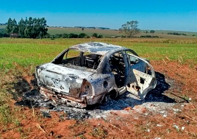 Pol&iacute;cia ainda n&atilde;o confirmou oficialmente se o ve&iacute;culo encontrado foi utilizado pelos autores do homic&iacute;dio, mas dever&aacute; ser apurada durante as investiga&ccedil;&otilde;es
