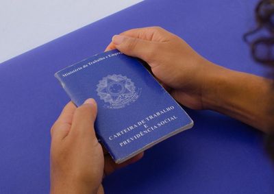 &Eacute; necess&aacute;rio que os interessados compare&ccedil;am presencialmente na ag&ecirc;ncia tendo em m&atilde;os os documentos pessoais da Carteira de Trabalho, RG e CPF
