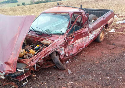 Colis&atilde;o lateral entre Fiat Strada e Ford Pampa deixou dois motoristas feridos; ambos foram levados ao hospital