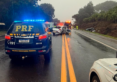Acidente envolveu dois carros; rodovia ficou interditada por mais de duas horas e as causas ser&atilde;o investigadas pela PRF