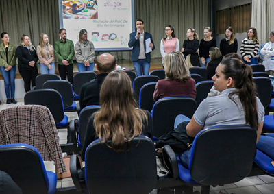Profissionais da rede municipal participam de dois dias de capacita&ccedil;&atilde;o voltados ao fortalecimento das pr&aacute;ticas pedag&oacute;gicas e ao planejamento escolar