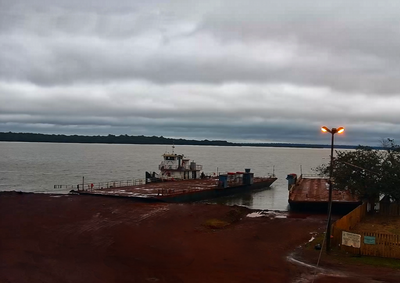 Sistema frontal perde for&ccedil;a, mas a chegada de uma massa de ar frio mant&eacute;m o tempo fechado, ventos constantes e temperaturas mais baixas