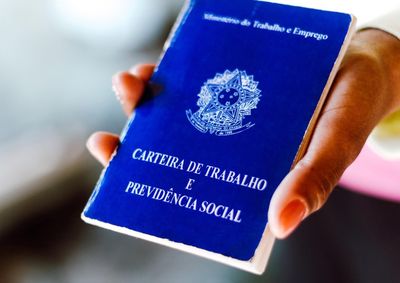 &Eacute; necess&aacute;rio que os interessados compare&ccedil;am presencialmente na ag&ecirc;ncia tendo em m&atilde;os os documentos pessoais da Carteira de Trabalho, RG e CPF