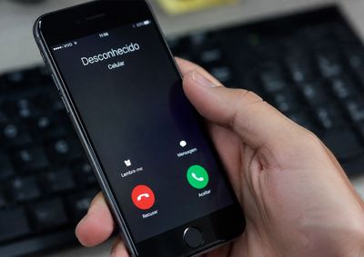 V&iacute;tima recebeu liga&ccedil;&atilde;o de falso funcion&aacute;rio de banco e foi orientada a fornecer dados; valores foram enviados para contas de duas empresas