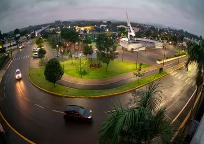 Linha de instabilidade avan&ccedil;a pelo Oeste do Paran&aacute; nesta sexta-feira com previs&atilde;o de tempestades e rajadas de vento superiores a 80 km/h