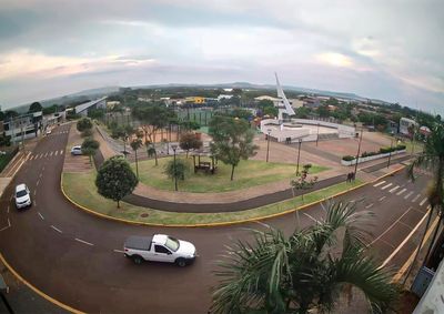 Temperaturas variam entre 18&deg;C e 27&deg;C em Santa Helena, enquanto &aacute;reas de chuva avan&ccedil;am de forma irregular pelo estado