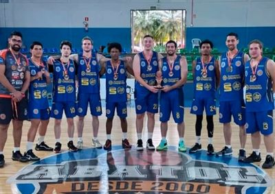 Equipe santa-helenense superou o advers&aacute;rio por 51 a 45 nas finais disputadas em Toledo e garantiu lugar no p&oacute;dio da competi&ccedil;&atilde;o regional