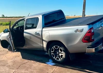 Caminhonete havia sido furtada horas antes; jovem de 16 anos disse que receberia R$ 3 mil para levar o ve&iacute;culo at&eacute; o Paraguai
