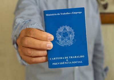 &Eacute; necess&aacute;rio que os interessados compare&ccedil;am presencialmente na ag&ecirc;ncia tendo em m&atilde;os os documentos pessoais da Carteira de Trabalho, RG e CPF