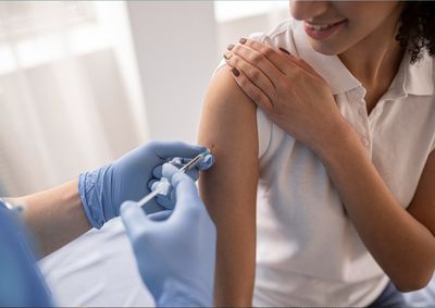 Imunizantes contra gripe, Covid-19, sarampo e HPV seguem dispon&iacute;veis conforme indica&ccedil;&atilde;o