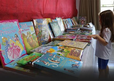 Programa&ccedil;&atilde;o re&uacute;ne trabalhos dos estudantes, projetos, experi&ecirc;ncias, podcast e venda de livros e jogos pedag&oacute;gicos